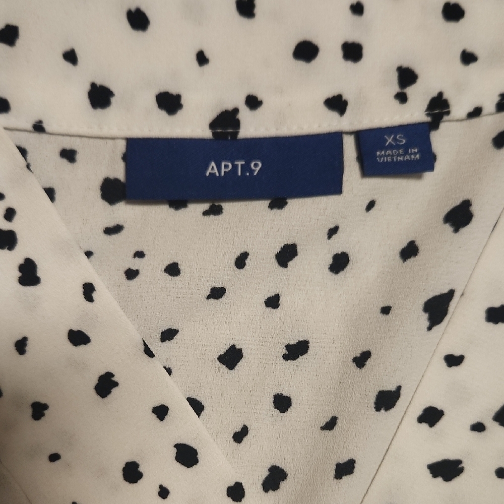Women's White and Black Polka Dot Top - Picture 2 of 2